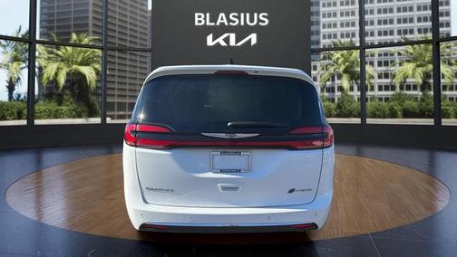 2024 Chrysler Pacifica Hybrid Select