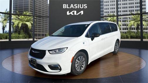 2024 Chrysler Pacifica Hybrid Select