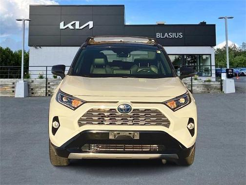 2019 Toyota RAV4 Hybrid SE