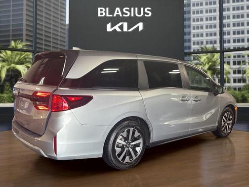 Crystal Black Pearl 2025 Honda Odyssey EX-L
