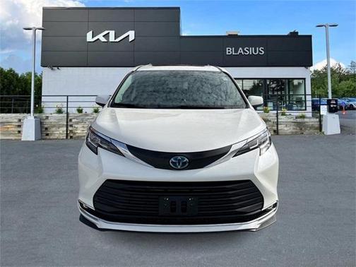 2021 Toyota Sienna XLE 7 Passenger