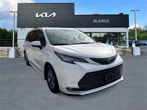 2021 Toyota Sienna XLE 7 Passenger