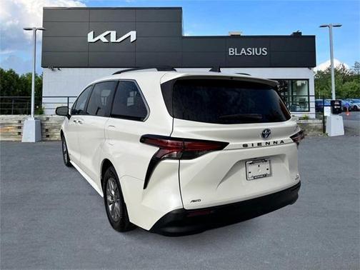 2021 Toyota Sienna XLE 7 Passenger