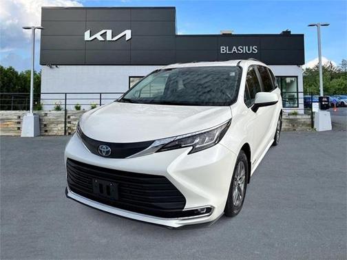 2021 Toyota Sienna XLE 7 Passenger