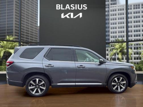 Gray 2023 Honda Pilot Touring 8-Passenger
