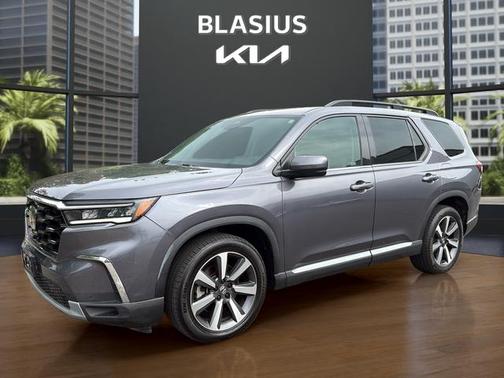 Gray 2023 Honda Pilot Touring 8-Passenger