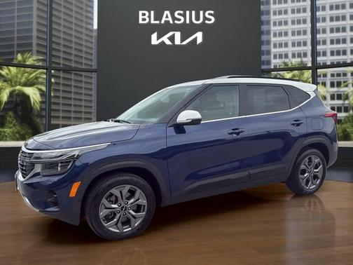 Dark Ocean Blue/White Roof 2024 Kia Seltos S