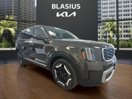 Dark Moss 2024 Kia Telluride S