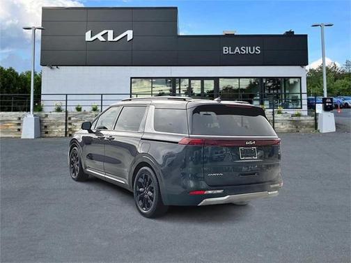 2023 Kia Carnival SX