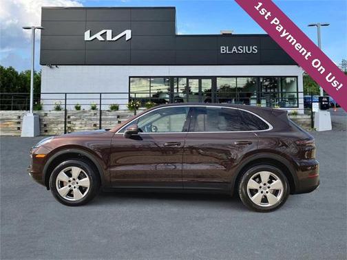 2022 Porsche Cayenne Base