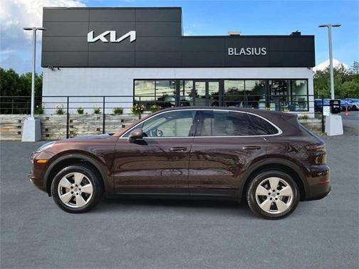 2022 Porsche Cayenne Base