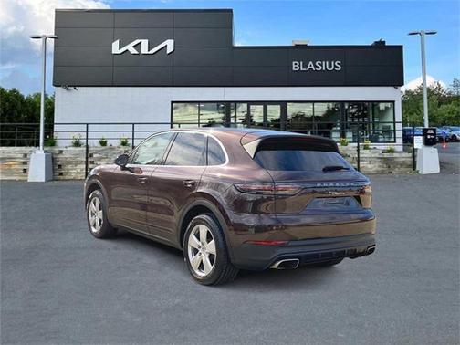 2022 Porsche Cayenne Base