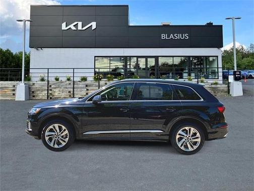 2022 Audi Q7 45 Premium Plus