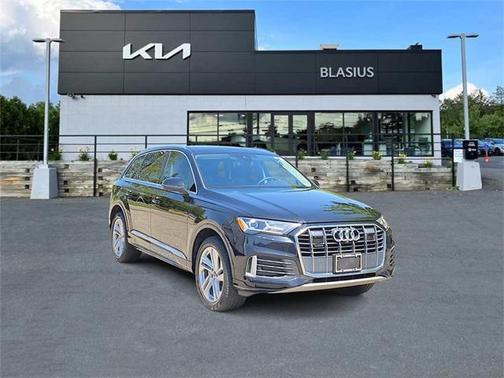 2022 Audi Q7 45 Premium Plus
