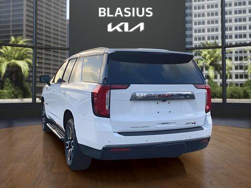 2023 GMC Yukon 4WD AT4