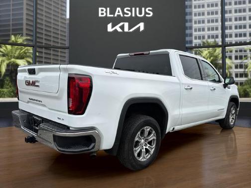 Summit White 2025 GMC Sierra 1500 SLT
