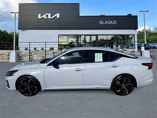 2023 Nissan Altima SR FWD