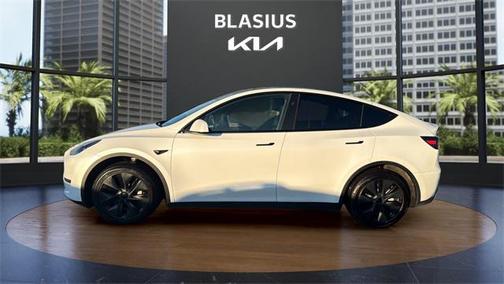 2024 Tesla Model Y Long Range Dual Motor All-Wheel Drive