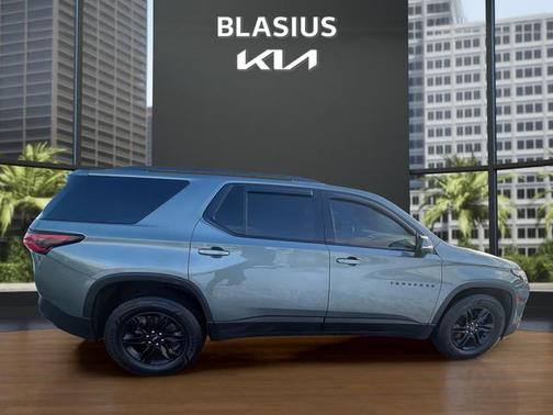 2022 Chevrolet Traverse LT Cloth