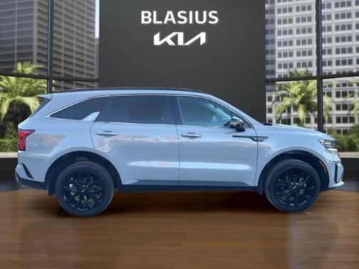 Wolf Gray 2022 Kia Sorento SX