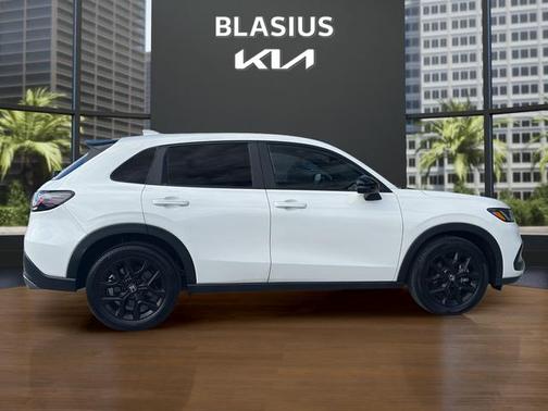 Platinum White Pearl 2025 Honda HR-V AWD Sport