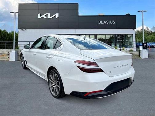 2022 Genesis G70 2.0T RWD