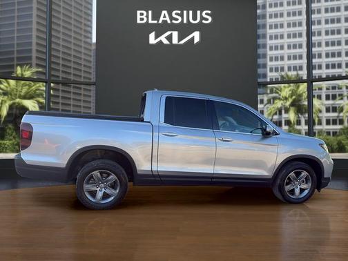 Lunar Silver Metallic 2023 Honda Ridgeline RTL-E