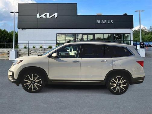 2022 Honda Pilot Touring 8-Passenger