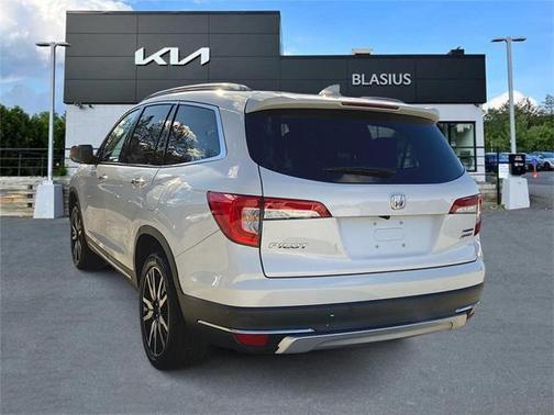 2022 Honda Pilot Touring 8-Passenger