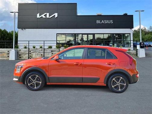 2023 Kia Niro LX