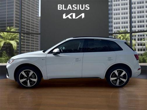2022 Audi Q5 45 S line Premium Plus