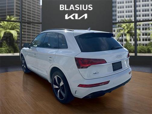 2022 Audi Q5 45 S line Premium Plus