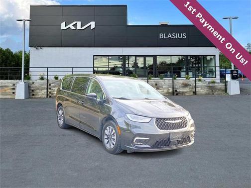 2023 Chrysler Pacifica Hybrid Touring L