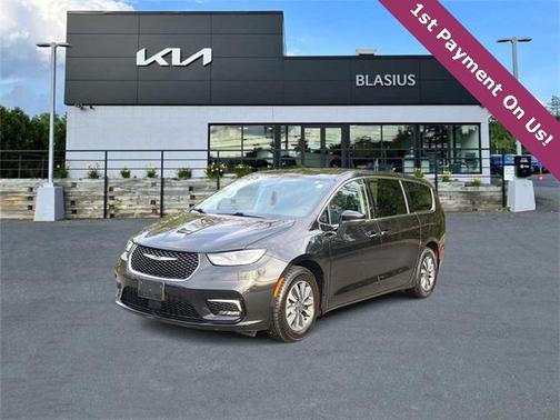 2023 Chrysler Pacifica Hybrid Touring L