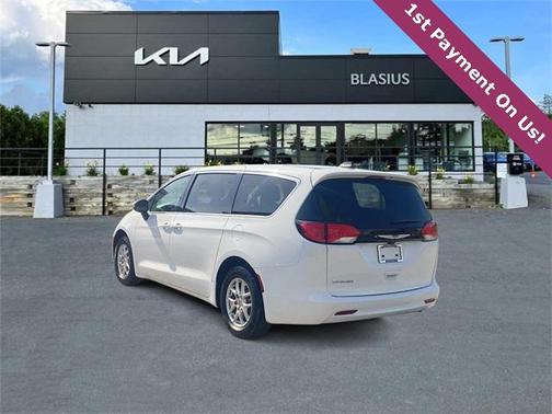 2023 Chrysler Voyager LX