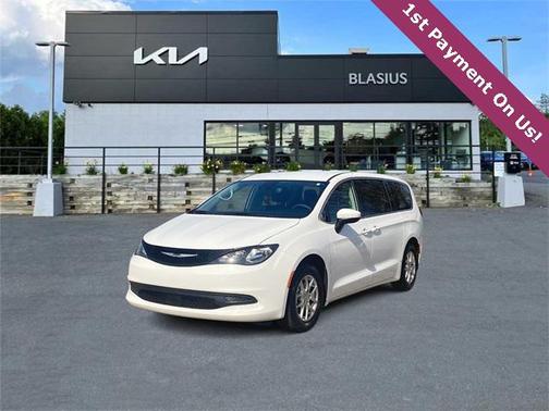2023 Chrysler Voyager LX