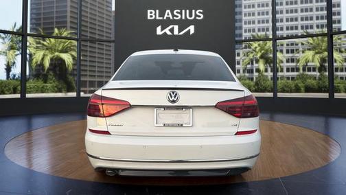 2019 Volkswagen Passat 2.0T R-Line
