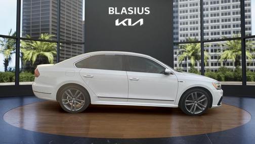 2019 Volkswagen Passat 2.0T R-Line