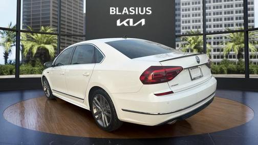 2019 Volkswagen Passat 2.0T R-Line
