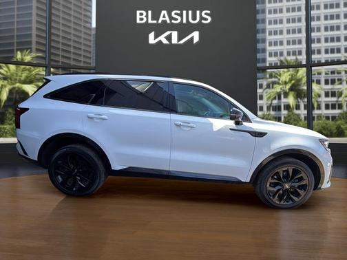 Glacial White Pearl 2023 Kia Sorento SX