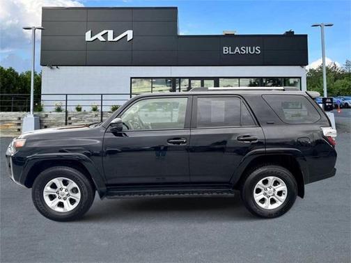 2023 Toyota 4Runner SR5