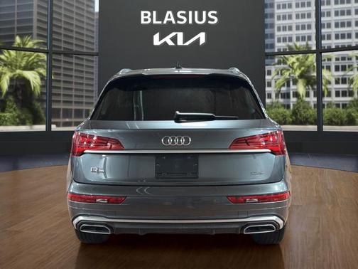 Daytona Gray Pearl Effect 2023 Audi Q5 45 S line Premium