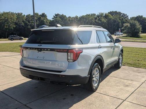 White Metallic 2026 Ford Explorer Active