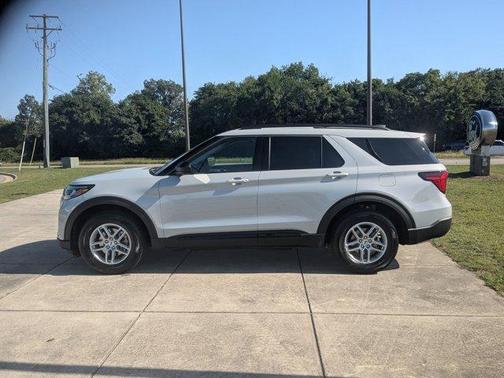 White Metallic 2026 Ford Explorer Active