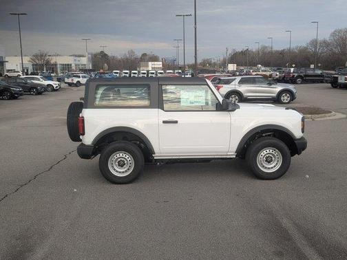 Oxford White 2025 Ford Bronco Base
