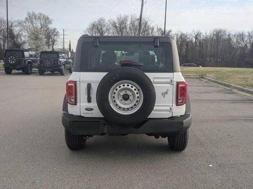 Oxford White 2025 Ford Bronco Base