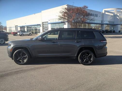 2022 Jeep Grand Cherokee LAREDO
