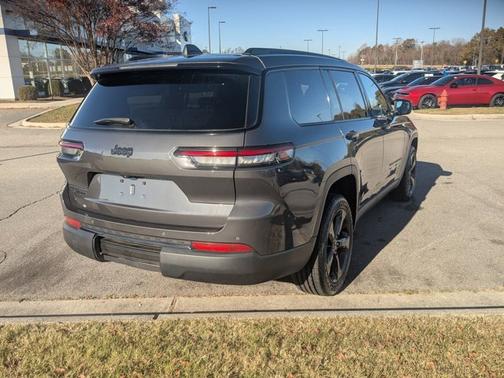 2022 Jeep Grand Cherokee LAREDO