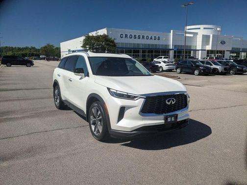 Majestic White 2025 INFINITI QX60 Luxe