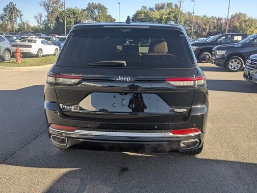 2022 Jeep Grand Cherokee SUMMIT